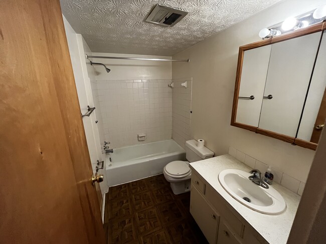 Building Photo - 4722 Castlebar St NW