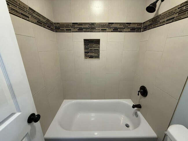 Building Photo - 36 Silver Elm Pl