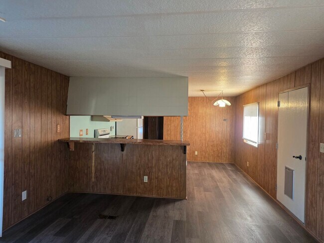 Building Photo - 1st Month Free!! 2 Bedroom/2Bath Mobile home with Arizona Room and Fully Fenced Yard.