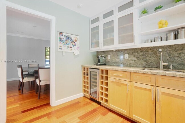 Building Photo - 412 Gerona Ave