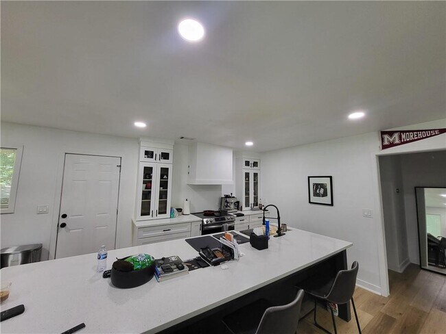 Building Photo - 2107 Pinehurst Dr