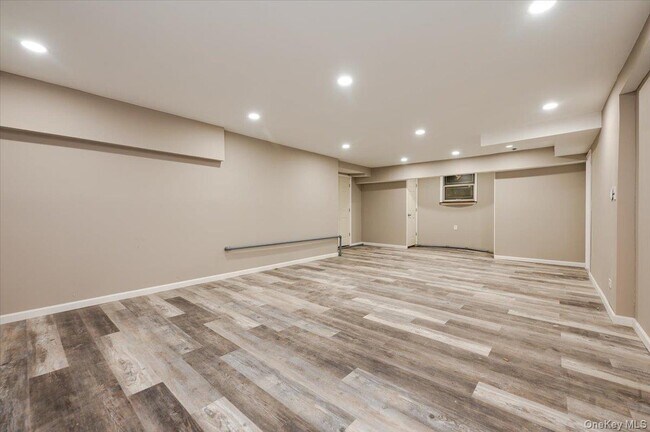 Building Photo - 1 Parkside Dr