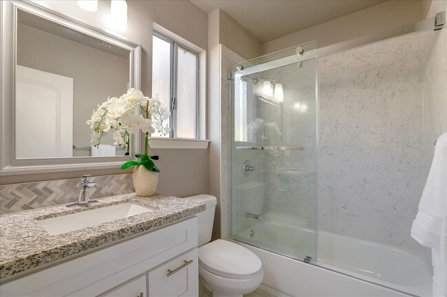Building Photo - Adorable & Modern Remodeled Home, New floo...