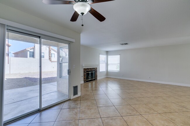Building Photo - Charming 3 bedroom, 2.5 bathroom home near Summerlin
