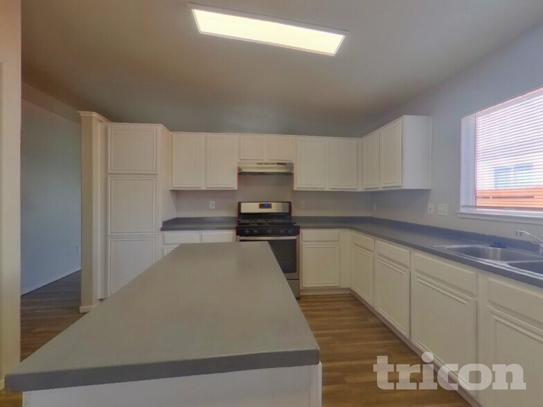 Building Photo - 17662 Clear Springs Ct
