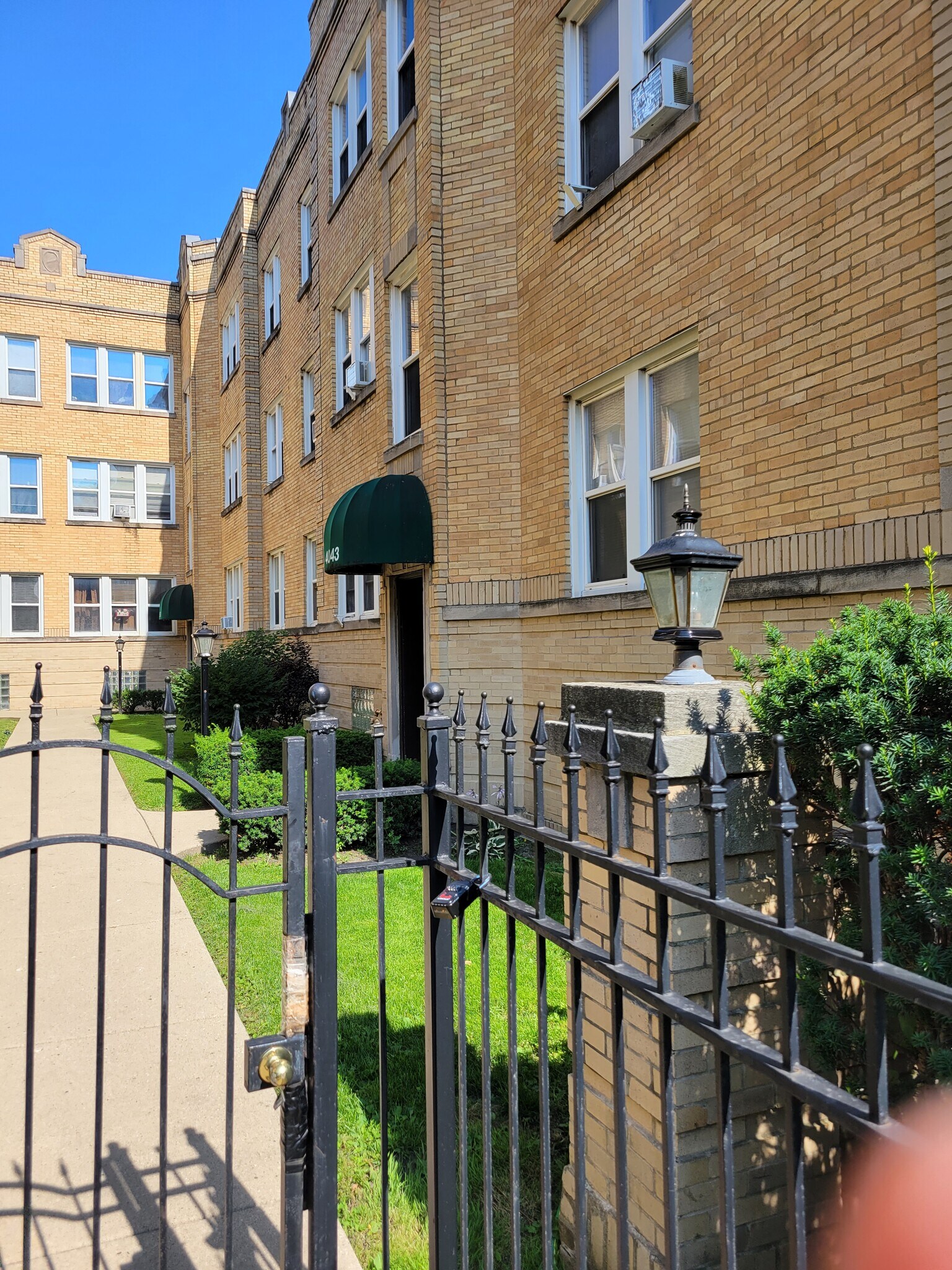 Building Photo - 4042 N Mozart St