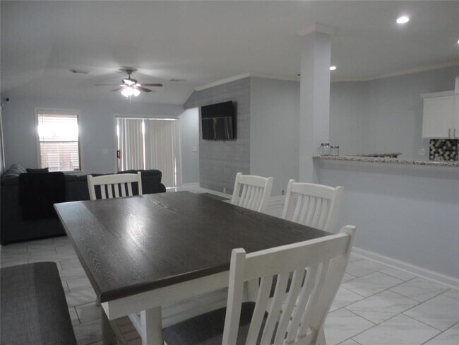 Building Photo - 4803 Russet Trail Ct