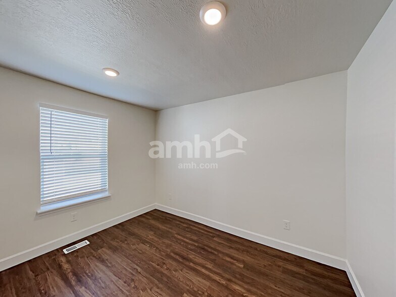 Building Photo - 2389 Surry Way