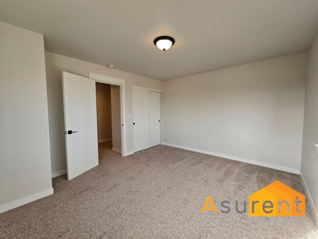 Building Photo - Newly Constructed 3 Bedroom, 2.5 bathroom SW Medford Home