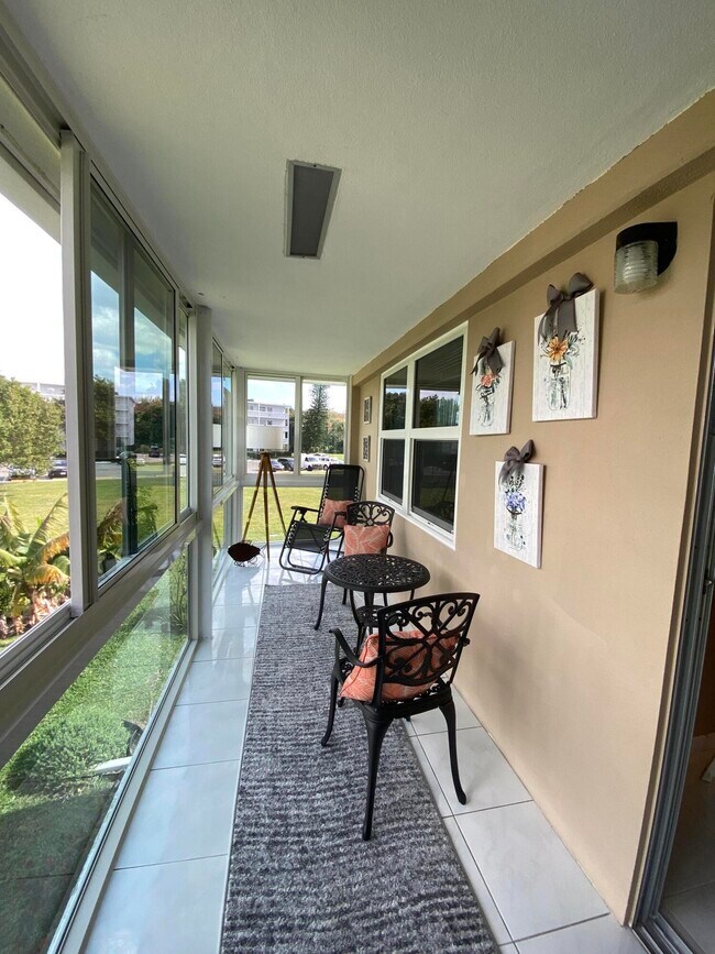 Building Photo - 72 Newport D