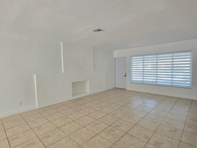 Building Photo - 806 N 31st Ct