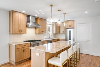 Building Photo - 11 Walnut St