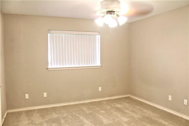 Building Photo - 4530 Oso Pkwy
