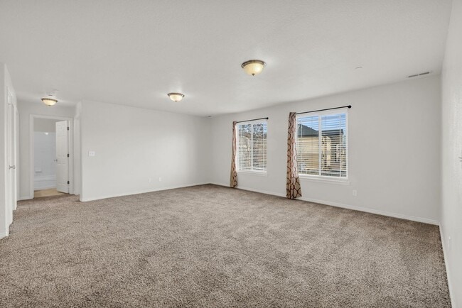 Building Photo - 3561-3585 E Rock Creek Rd