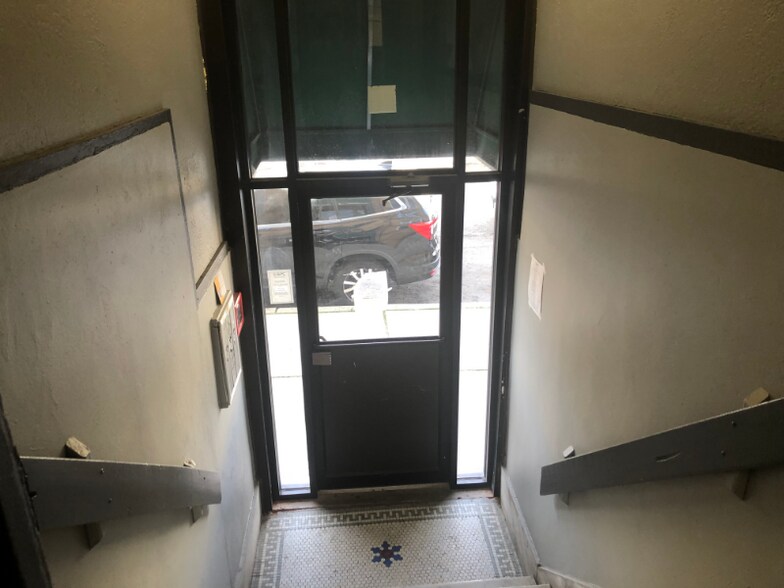 Building Photo - 39 Henry St