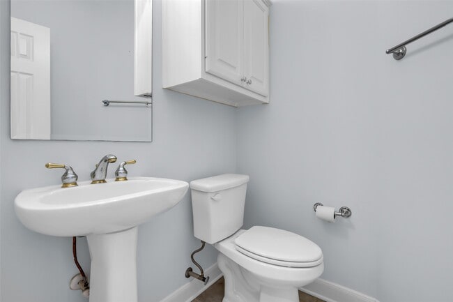 Building Photo - 27 Rockledge Dr