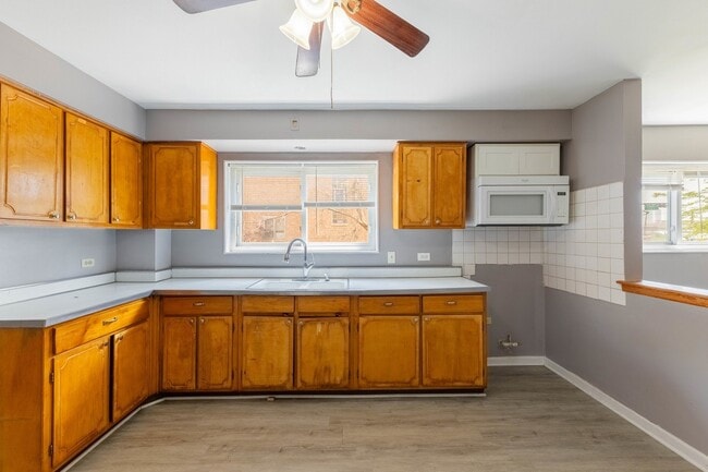 Building Photo - 4634 W 47th St