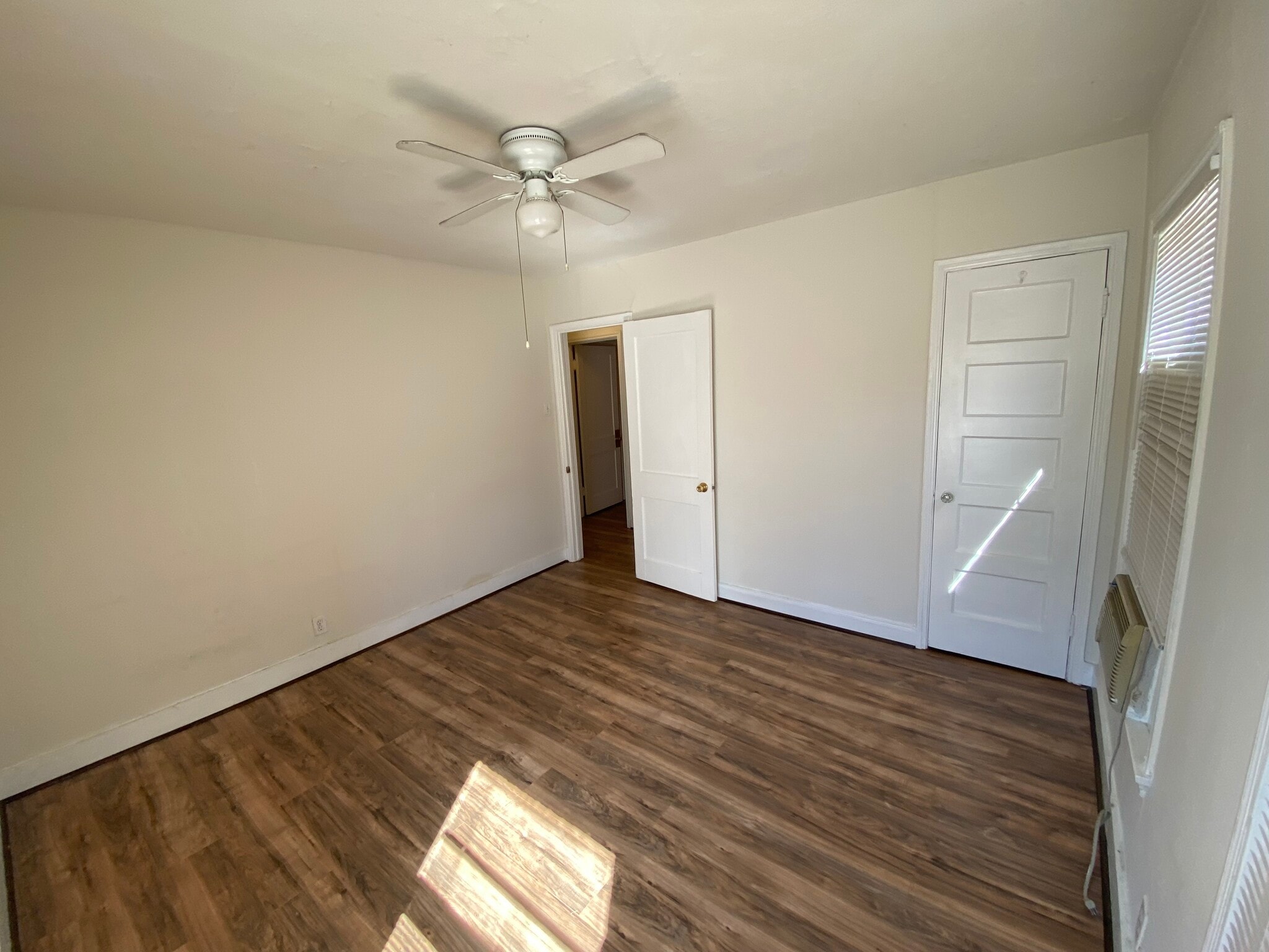 Building Photo - 4420 Roseland St