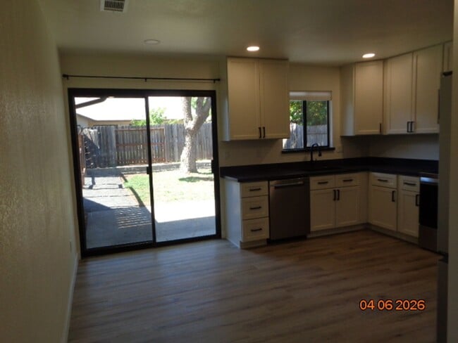 Building Photo - 600 Rialto Dr