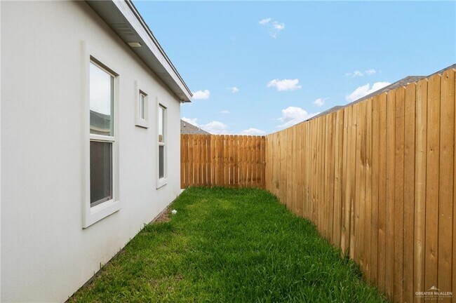 Building Photo - 9 Northwestern Ave