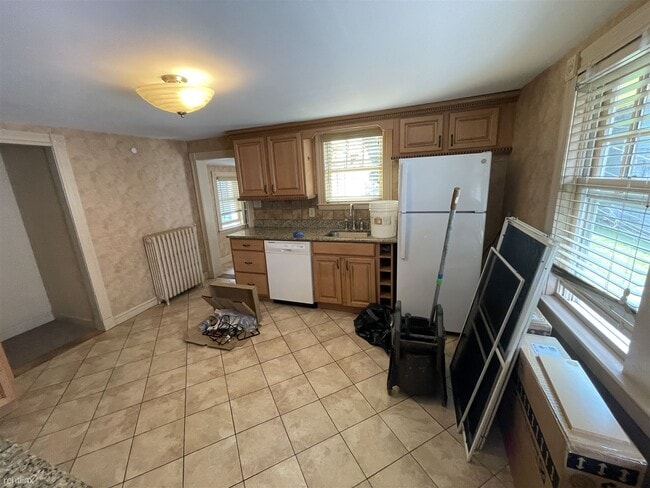 Building Photo - 2 br, 1 bath Duplex - 26 Shepard St 2