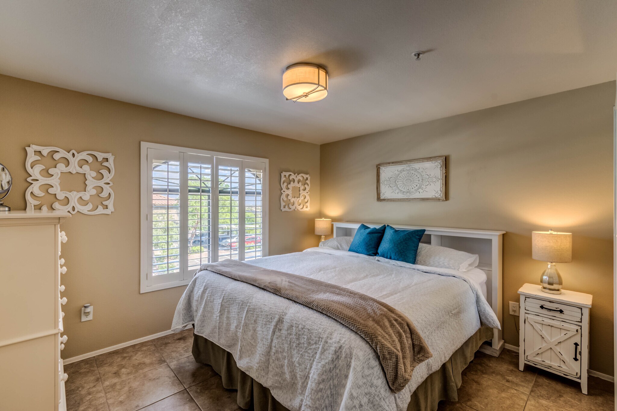 Bedroom - 5751 N Kolb Rd