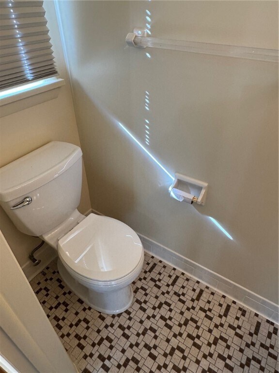 Building Photo - 16 Summit St