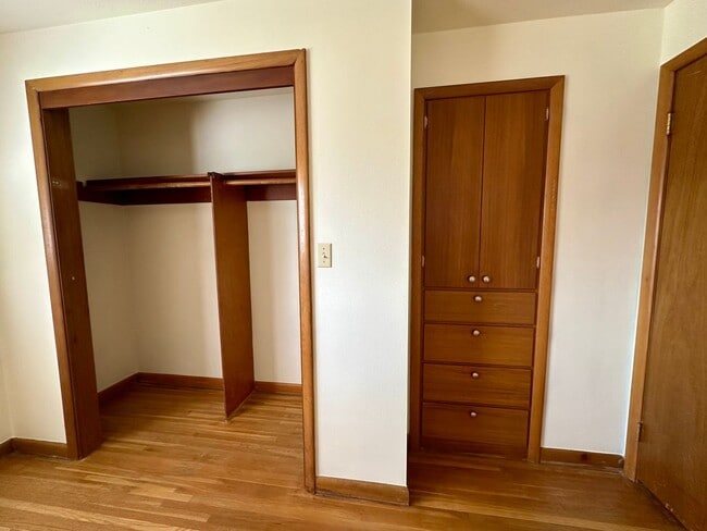 Building Photo - Spacious 3 Bedroom/1.5 Bath with a Bonus Room