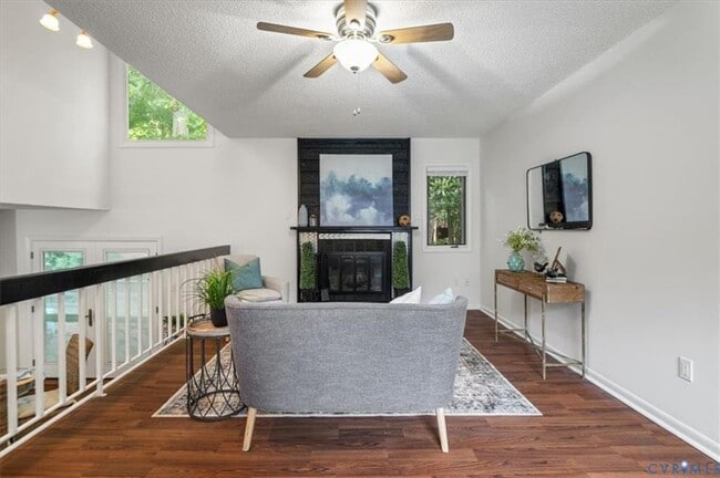 Building Photo - 3 Bedroom Townhome in Henrico!!!