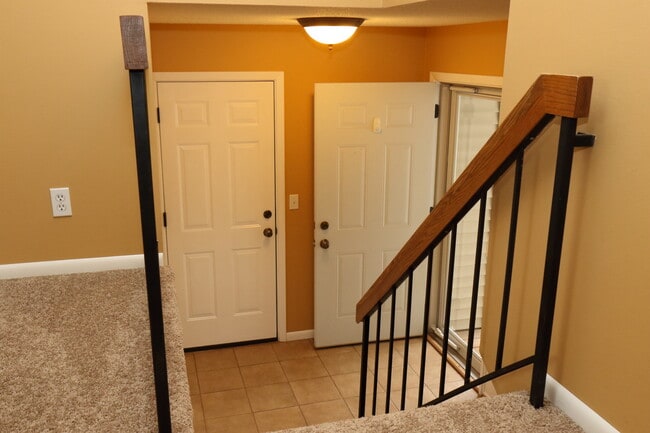 Entryway - 7096 Stratford Rd