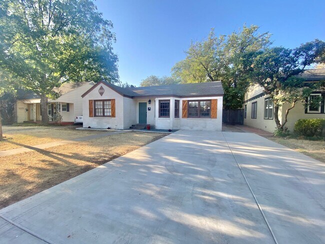 Building Photo - PRE- LEASING NOW for 7/09/2026