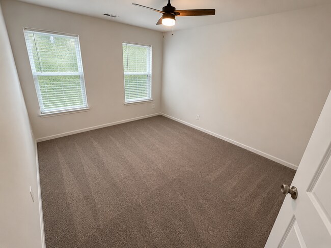 Building Photo - 287 Paradise View Dr