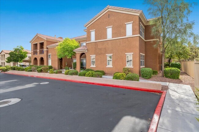 Building Photo - 2 Bedroom Condo Available in September!
