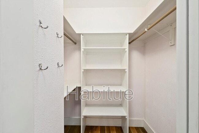 Building Photo - 1411 E Jefferson St