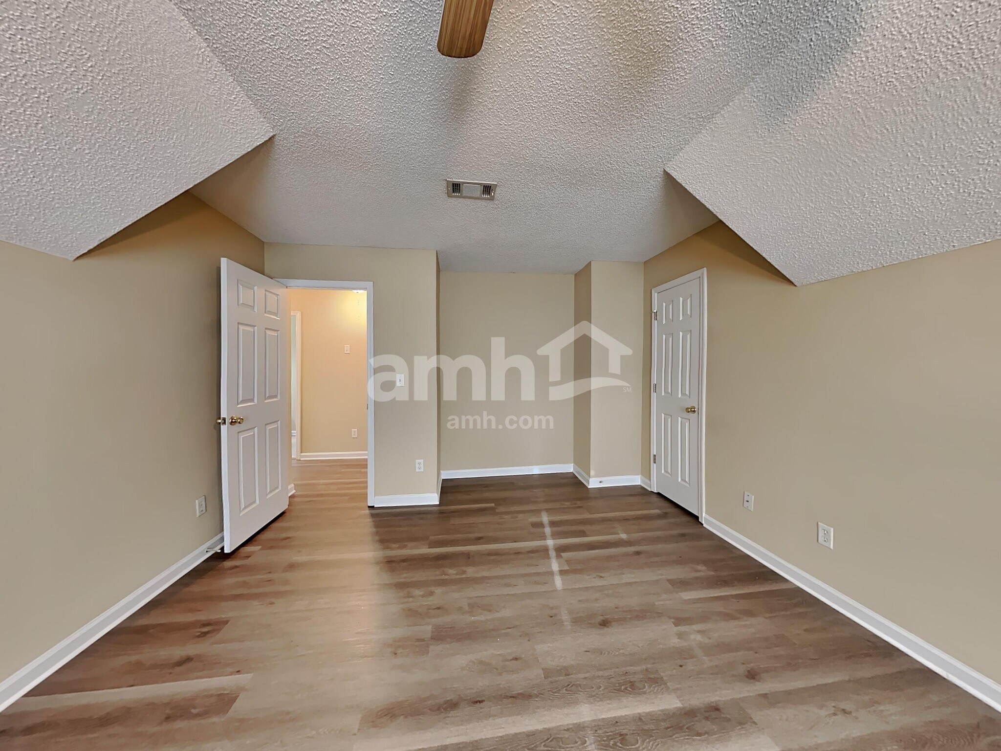 Building Photo - 447 The Gables Dr