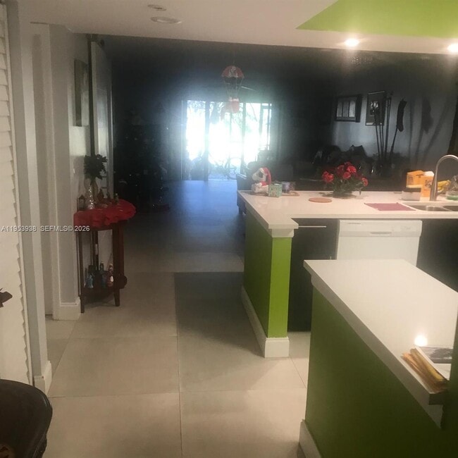 Building Photo - 195 Lakeview Dr