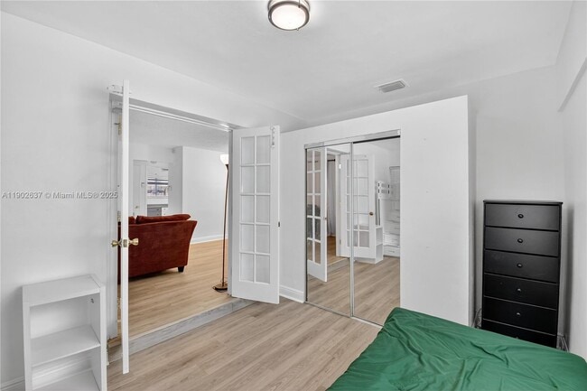 Building Photo - 554 NW 46th St