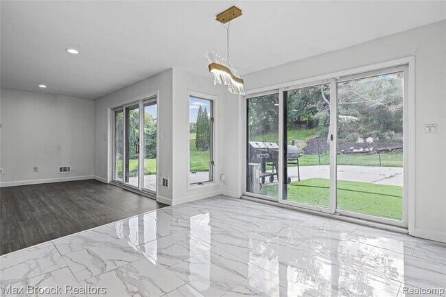 Building Photo - 3332 Barlyn Ln