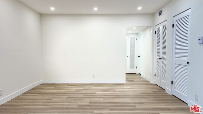 Building Photo - 414 N Palm Dr