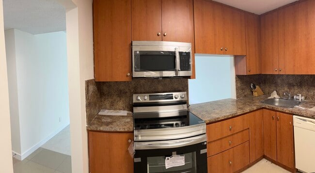 Building Photo - 1801 S Ocean Dr