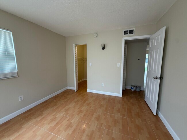 Building Photo - 3660 SW 60th Ave