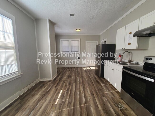 Building Photo - SECTION 8 ACCEPTED