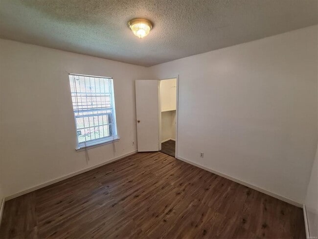 Building Photo - Washer/Dryer Included! No Carpet to worry ...