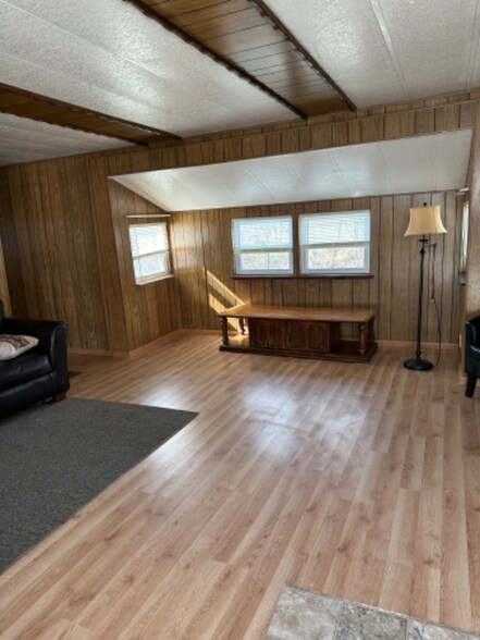 Primary Photo - 12 Circle Dr