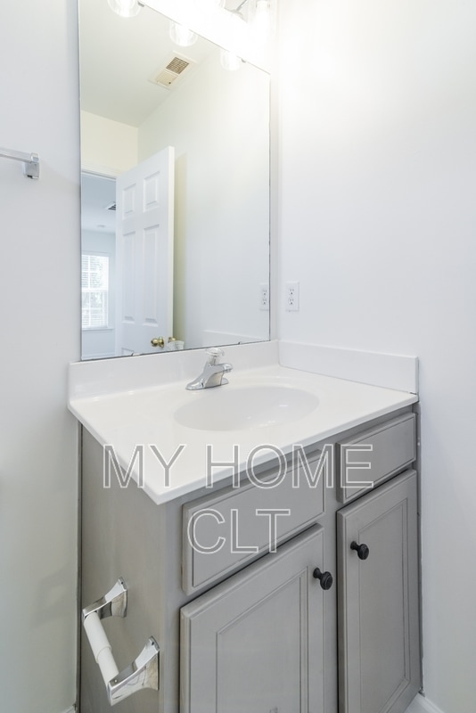 Building Photo - 18457 Streamline Ct