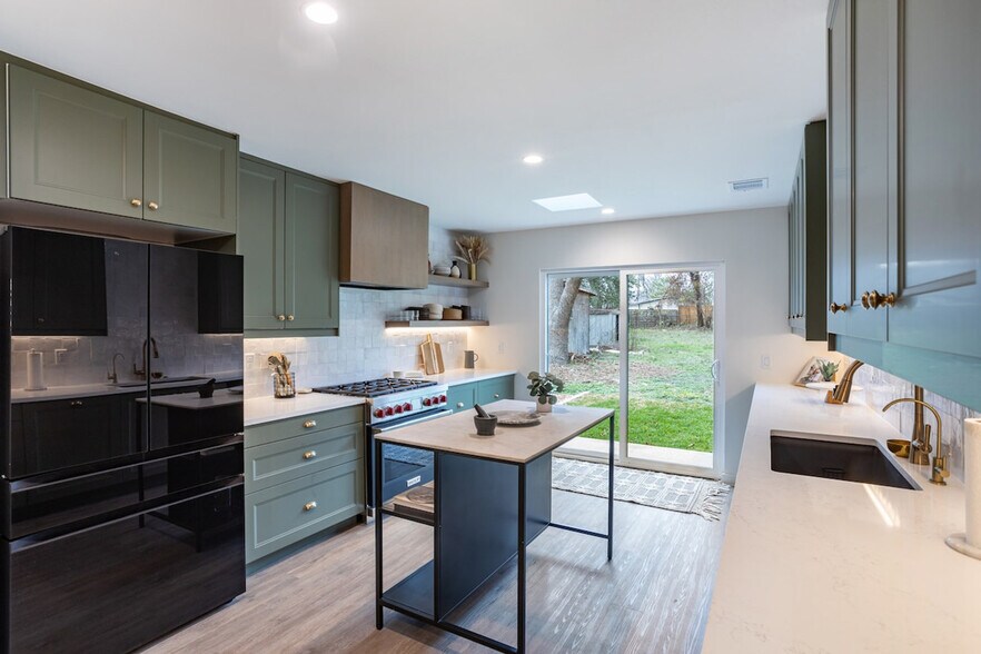 Building Photo - 1613 Berene Ave