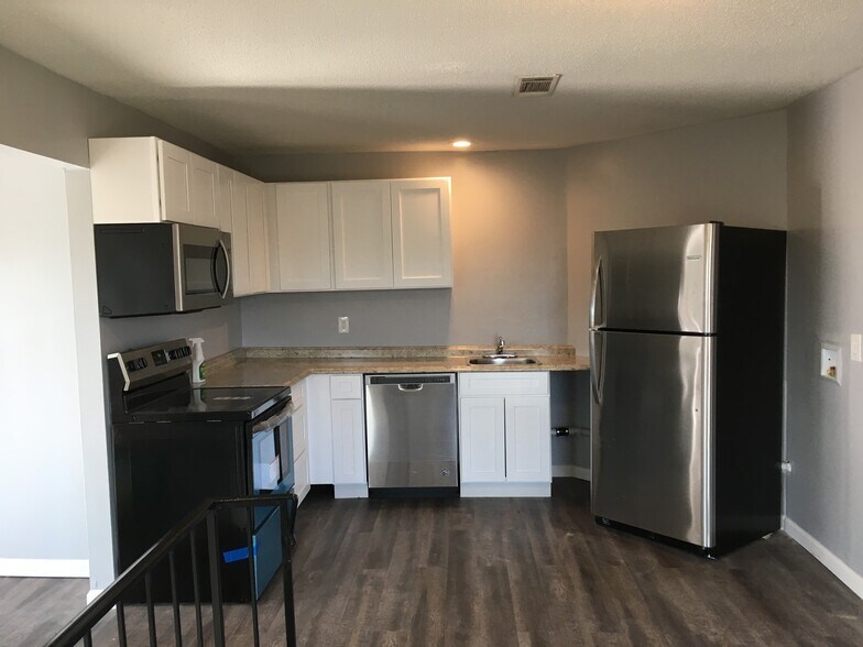 Building Photo - 553 Bruning Ln