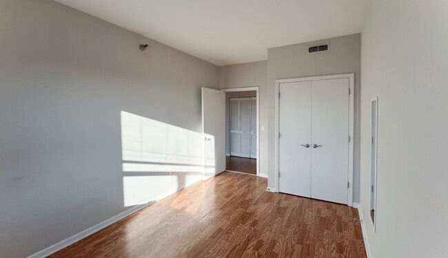 Building Photo - 100 N Hermitage Ave