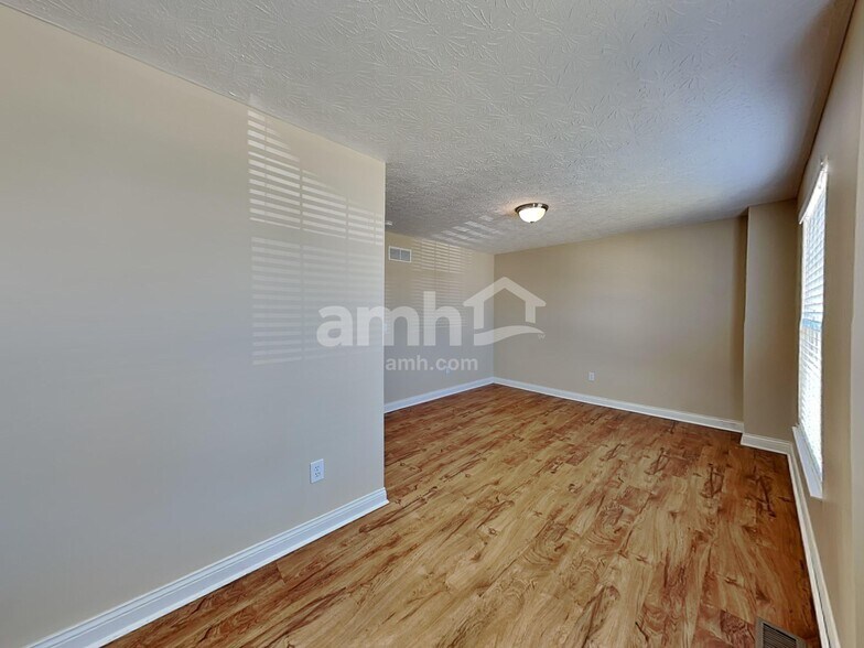 Building Photo - 10408 Lynchburg Dr