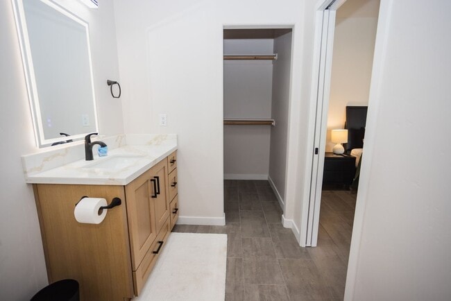 Building Photo - VR - 881 Pueblo Dr